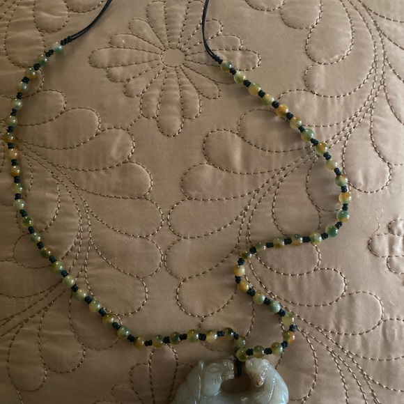 Chinese jade carving of a reclining horse with a monkey on it's back, see video - Picture 8 of 13